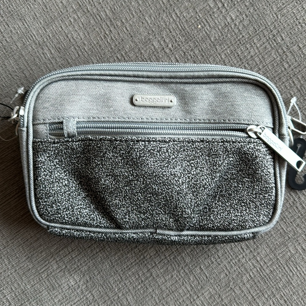 Great Gift! NWT Baggallini Crossbody Bag with Anti-Theft features